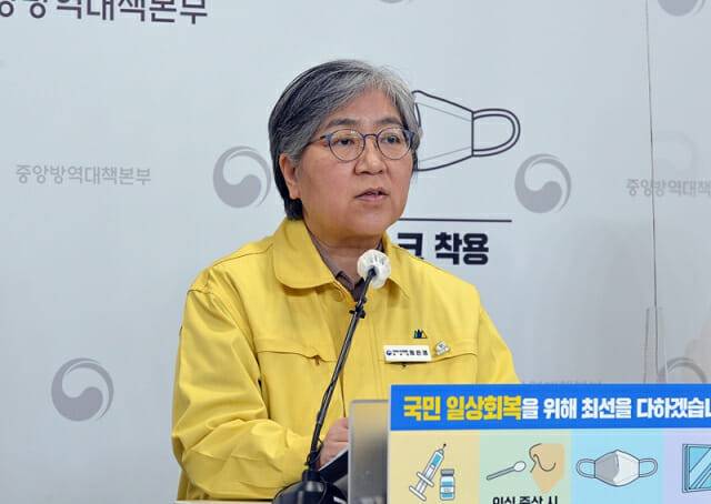 지난 2022년 질병관리청장 재직 당시 코로나19 관련 브리핑 중인 정은경 보건복지부 장관 후보자의 모습.  (사진=질병관리청) (사진=질병관리청)