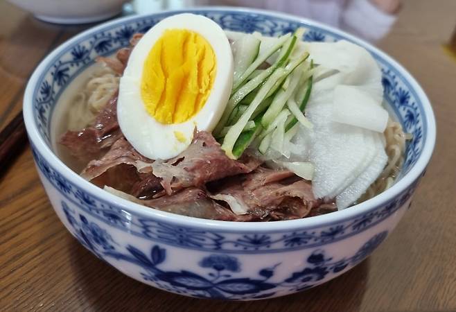 97세 장인어른이 집에서 손수 만든 냉면 한 그릇. 순식간에 뚝딱 해치웠다./손관승 제공