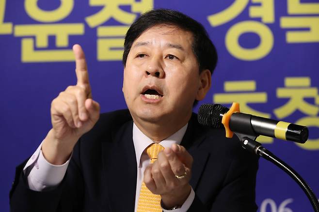 구윤철 부총리 겸 기획재정부 장관 후보자가 지난 14일 대구 남구 이천동 대구아트파크에서 열린 대구·경북 중견언론인모임 아시아포럼21 주최 초청토론회에 참석해 기조연설을 하고 있다. /뉴스1