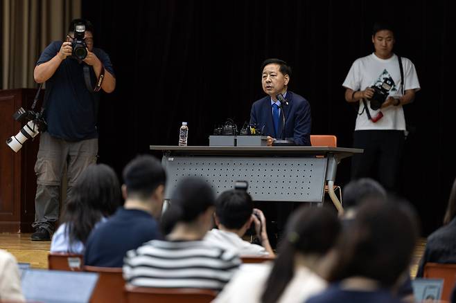 이재명 정부 첫 경제부총리 겸 기획재정부 장관 후보자로 지명된 구윤철 전 국무조정실장이 29일 서울 중구 예금보험공사에서 기자단 간담회를 하고 있다. /뉴스1