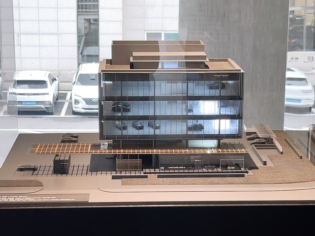 제네시스 제네시스 청주 2층에 전시된 ‘제네시스 청주’ 디오라마. 장우진 기자