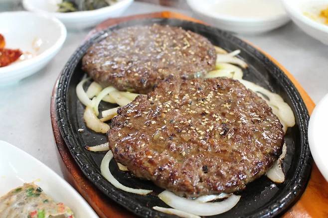 bL6dTmLFx43sgtZT6KK9erXvxavlDkVO4sJi6lehylIegrVXAwfpudxAzmY81l64TdN9Lh07fsCXcJ0p4iFkKzptKRTwRFxf_GbcKJ1NlgJSDtL-hJxyJ6tL2bhfUHfaagRSt_R7LMmvMbr3lXRW-6Mca70TWFDO3MMl2vSh_Vk.webp.ren.jpg 반박불가 전라도 음식 GOAT