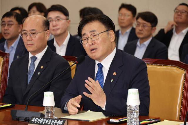 유상임 과학기술정보통신부 장관이 27일 서울 여의도 국회에서 열린 과학기술정보방송통신위원회 전체회의에서 발언하고 있다. 뉴시스