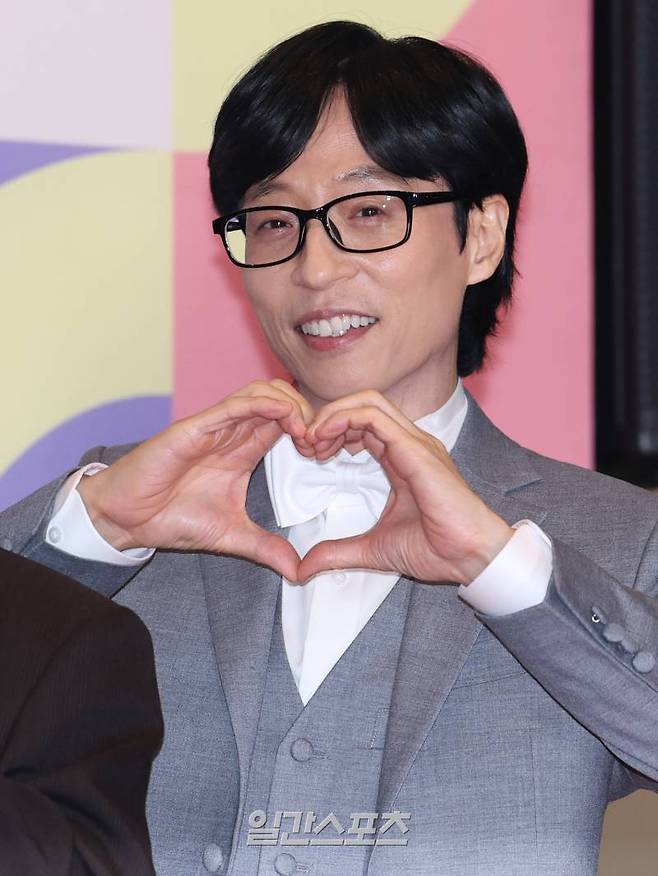 방송인 유재석이 29일 오후 서울 마포구 상암 MBC에서 열린 '2023 MBC 방송연예대상' 레드카펫 행사에 참석해 포즈를 취하고 있다. '2023 MBC 방송연예대상'은 덱스, 전현무, 이세영의 진행으로 이뤄지며, 이날 오후 8시 30분 MBC에서 시청 가능하다. 서병수 기자 qudtn@edaily.co.kr /2023.12.29/