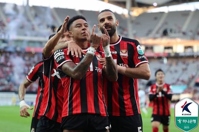 FC서울과 포항 스틸러스와 하나은행 K리그1 2025 21라운드. 서울 선수들이 득점 후 기뻐하는 모습. 사진=프로축구연맹