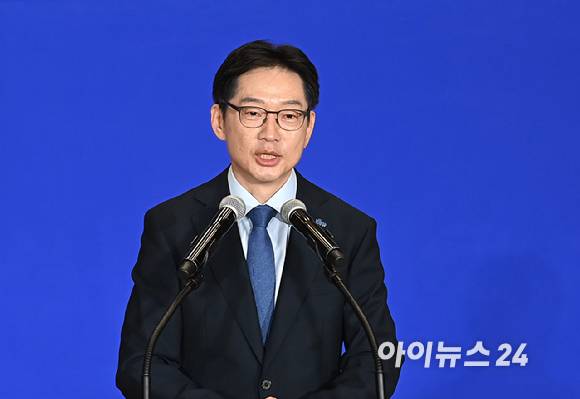 김경수 총괄선대위원장이 지난 4월 30일 오후 서울 여의도 국회 의원회관에서 열린 제21대 대통령선거 중앙선거대책위원회 출범식에서 발언을 하고 있다. [사진=곽영래 기자]