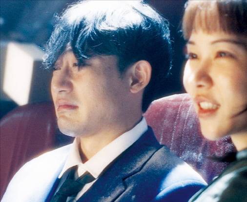 영화 ‘완벽한 감상’ 속 두 주인공의 모습.  BIFAN 제공