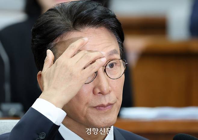 김민석 국무총리 후보자가 지난 25일 국회에서 열린 인사청문회에서 무거운 표정을 짓고 있다. 박민규 선임기자