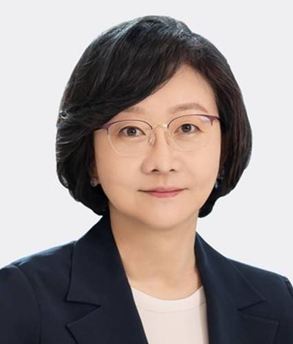 Oh Yu-kyoung remains minister of food and drug safety. Yonhap