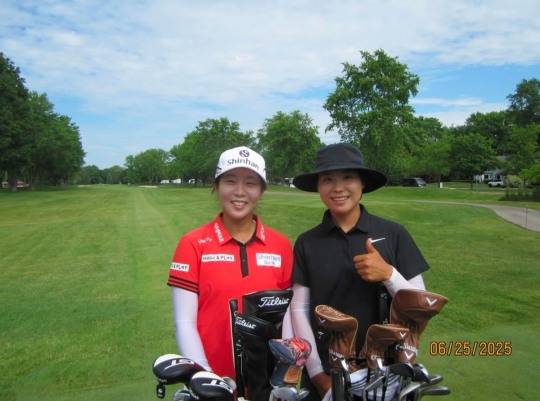 임진희(왼쪽)와 이소미. 사진[연합뉴스]