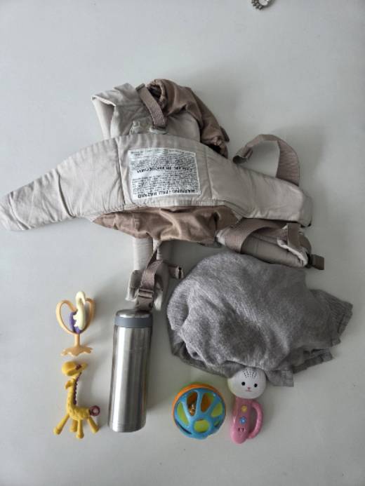 한때 기저귀 가방에서 부피와 무게를 많이 차지하던 아기띠, 보온병, 장난감, 치발기, 담요 등은 이제 유모차 밑으로 가거나 아예 사라졌다. /사진=최우영 기자