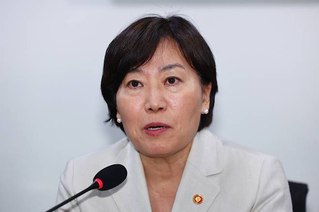 송미령 농림축산식품부 장관이 지난 27일 국회에서 열린 더불어민주당 농림축산식품해양수산위원회 위원들과의 당정간담회에서 발언하고 있다. [연합]
