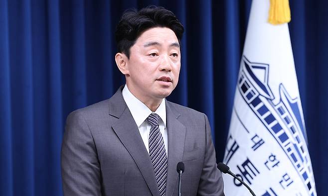 강훈식 대통령비서실장이 29일 서울 용산 대통령실 청사에서 장관급 추가 인선을 발표하고 있다. 남정탁 기자