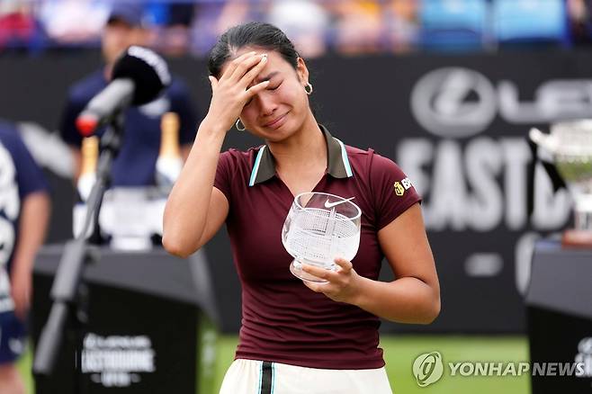 아쉽게 패한 뒤 눈물을 흘리는 이알라 [AP=연합뉴스]