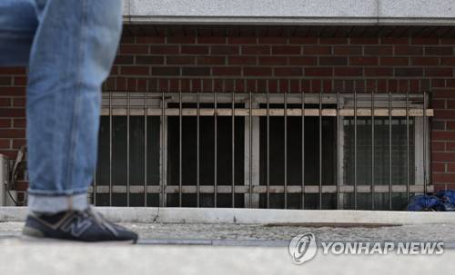 서울 반지하 빌라 사진은 5일 서울 시내 한 반지하 주택 모습. 2022.10.5 saba@yna.co.kr