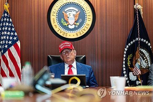 미군의 이란 폭격을 상황실에서 지켜보던 트럼프 대통령  [미국 백악관 엑스 캡처. 재판매 및 DB 금지]