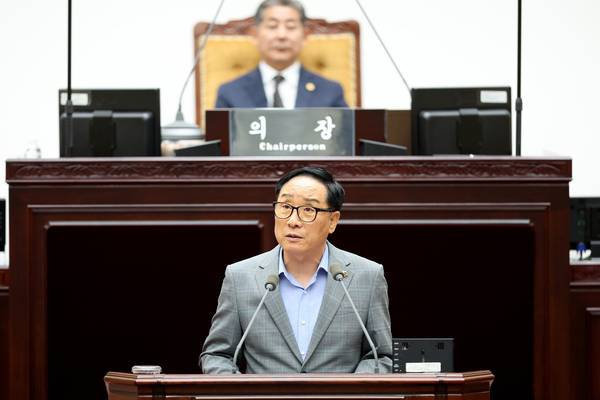 닥테헬기 계류장 설치 필요성을 강조하며 5분발언을 이어가고 있는 한민수 인천시의회의원/인천시의회 제공