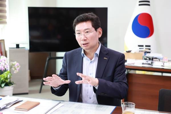 이상일 용인특례시장은 남은 임기 1년간 ‘반도체 메가클러스터 중심도시’ 완성을 위해 진력하겠다고 밝혔다. /용인시 제공