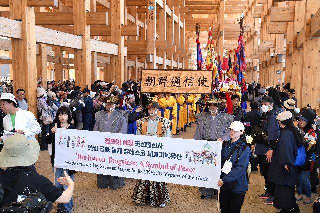 지난 5월 일본 오사카엑스포 한국의 날 메인 행사로 선정된 조선통신사 행렬 장면. 김효정 기자