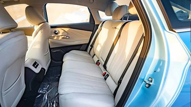 체리 2025년형 풀윈 A8 실내