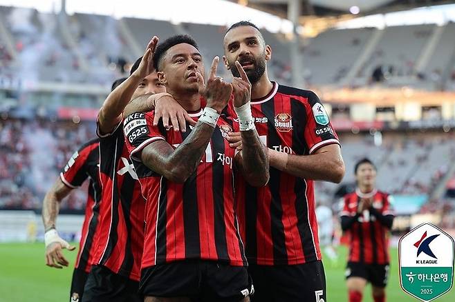 &nbsp;'레전드'&nbsp;기성용을 떠나보낸 프로축구 K리그1 FC서울이&nbsp;기성용을 품은 포항 스틸러스와 맞대결에서 쾌승을 거뒀다.