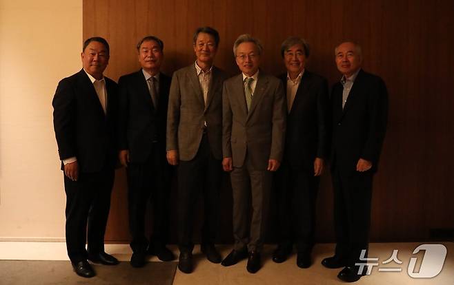 위원회 사진 (중견련 제공)