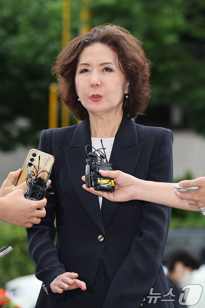 이진숙 교육부 장관 후보자가 30일 오전 서울 여의도 한국교육시설안전원에 마련된 인사청문회 사무실로 출근하며 취재진의 질의에 답변하고 있다. 2025.6.30/뉴스1 ⓒ News1 신웅수 기자