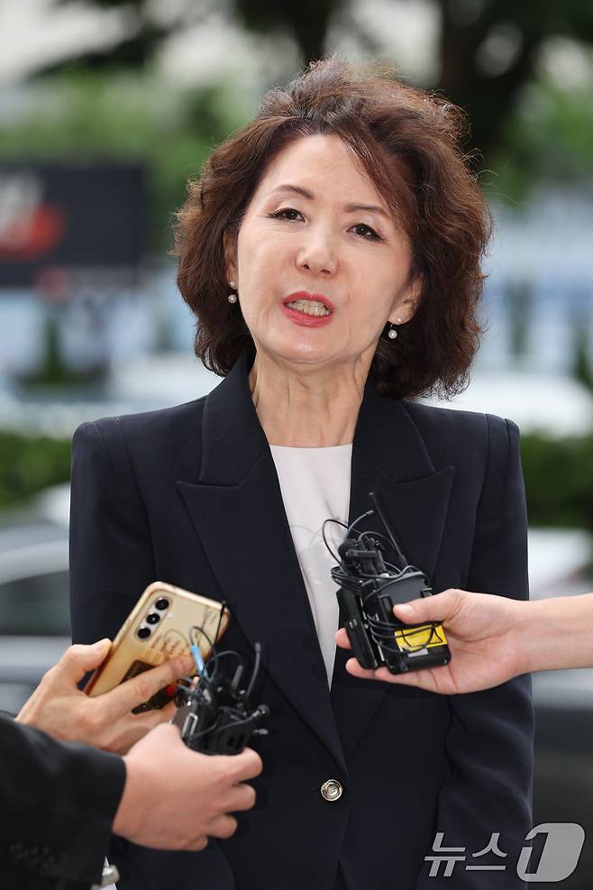 이진숙 교육부 장관 후보자가 30일 오전 서울 여의도 한국교육시설안전원에 마련된 인사청문회 사무실로 출근하며 취재진의 질의에 답변하고 있다. 2025.6.30/뉴스1 ⓒ News1 신웅수 기자