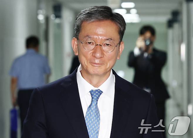 법무부 장관 후보자로 내정된 정성호 더불어민주당 의원이 30일 오전 서울 여의도 국회 의원회관 내 의원실로 출근하고 있다. 2025.6.30/뉴스1 ⓒ News1 김민지 기자