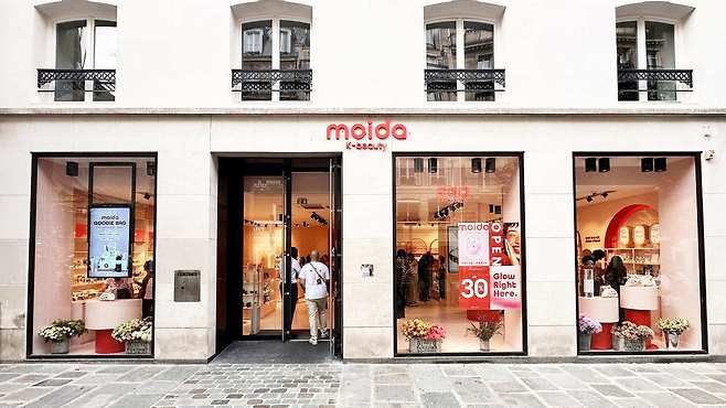 실리콘투는 27일 프랑스 파리 중심가에 모이다(MOIDA) 매장을 열었다.(모이다제공)