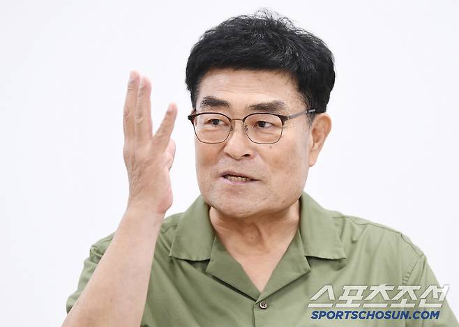 2025 삼척 전국3대3농구대회 1차가 27일부터 29일까지 삼척 다목적체육관에서 열렸다. 28일 열린 개회식에 참석한 박상수 삼척시장이 인터뷰에 응하고 있다. 삼척=정재근 기자 cjg@sportschosun.com/2025.6.28/