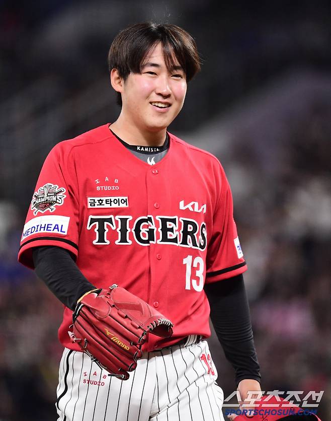 12일 광주 기아챔피언스필드에서 열린 KBO리그 KIA와 삼성의 경기. 5회 투구를 마치고 밝은 표정으로 마운드를 내려가는 KIA 선발 윤영철. 광주=송정헌 기자songs@sportschosun.com/2025.06.12/