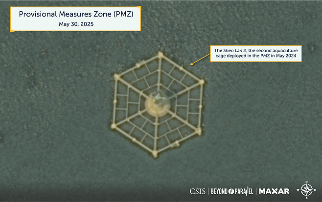 CSIS가 상업위성업체 MAXAR를 통해 입수한 서해 잠정조치수역의 중국 구조물 '선란' 2호기의 모습. 본 위성사진은 조선일보가 CSIS 측과 협의해 게재한 것으로 그외 목적의 무단 전재 및 이미지 편집은 불가하다. /CSIS/Beyond Parallel/Maxar