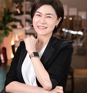 김희연 ‘공감 지능 시대’ 저자- 현 롯데글로벌로지스 사외이사, 전 LG디스플레이 CSO 및 경영전략그룹장 마켓인텔리전스 IR 담당, 전 노무라증권·굿모닝신한증권·현대증권 IT 애널리스트, 전 한국씨티은행 차장