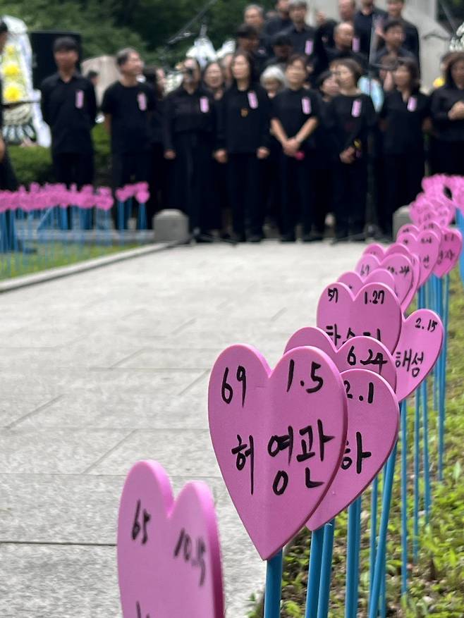 삼풍백화점 붕괴 30주기 실태조사에서 유족 63.3%가 외상후울분장애를 겪는 것으로 나타났다. 하지만 83.3%는 심리치료를 받지 못했다. 뉴스1