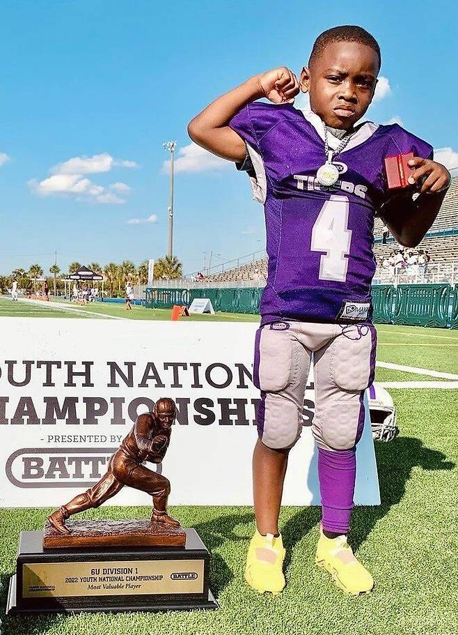 2.jpg 시간터널이 생겨버린 미식축구 청소년부 대회 근황 시간터널이 생겨버린 미식축구 청소년부 대회 .jpg