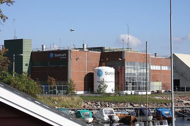 노르웨이 후룸반도의 토프테 지역에 설치된 세계 최초의 해수 삼투압 시범 발전소. 위키미디어 코먼스