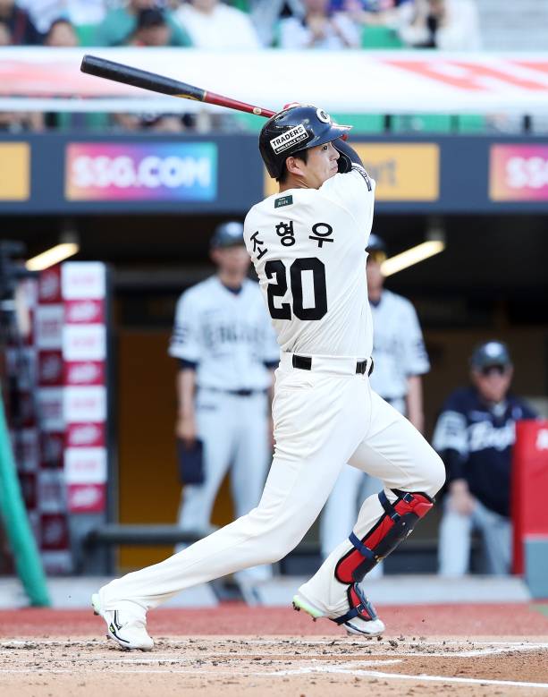 29일 인천 한화 이글스전에서 타격하는 조형우. SSG 제공