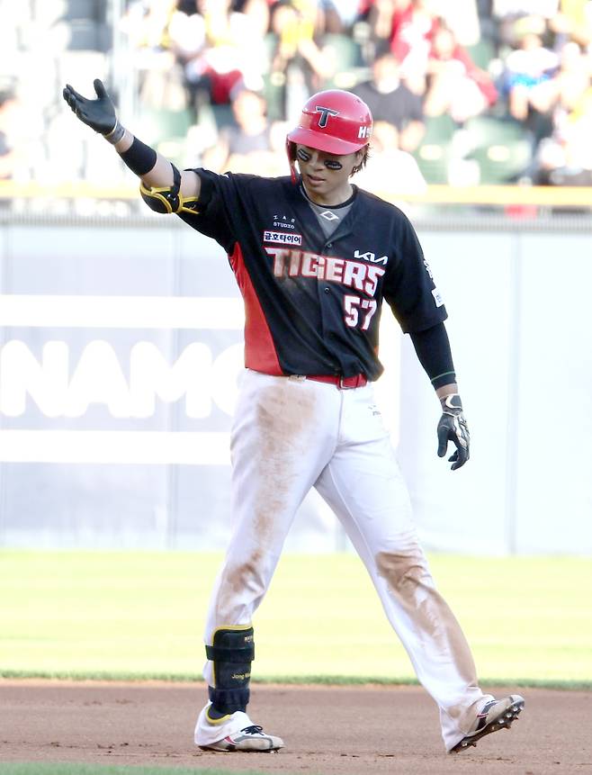 29일 오후 잠실야구장에서 열린 2025 프로야구 KIA와 LG 경기. KIA 고종욱이 6회 1타점 동점 2루타를 날리고 기뻐하고있다. 잠실=정시종 기자 capa@edaily.co.kr /2025.06.29.