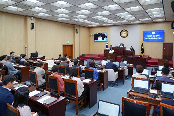 안성시의회  제232회 정례회 제2차 본회의 개회 모습. [사진=안성시]