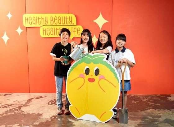 지속가능한 농법의 효율성부터 대두의 영양학적 측면까지 살펴본 김산하 학생기자·황지인 학생모델·전서진 학생기자·고가람 학생모델(왼쪽부터).