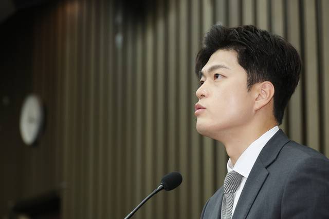 ▲ 국민의힘 김용태 비상대책위원장이 27일 서울 여의도 국회에서 열린 의원총회에서 발언하고 있다. 연합뉴스