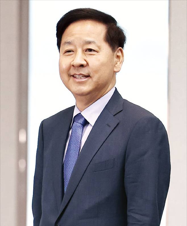 구윤철 기획재정부 장관 후보자가 29일 기자간담회를 위해 서울 중구 예금보험공사 건물로 입장하고 있다. 구 후보자는 한국경제신문과의 전화 인터뷰에서 “대한민국을 다시 한번 ‘그레이트 코리아’로 만드는 데 집중할 것”이라고 말했다.  이솔 기자