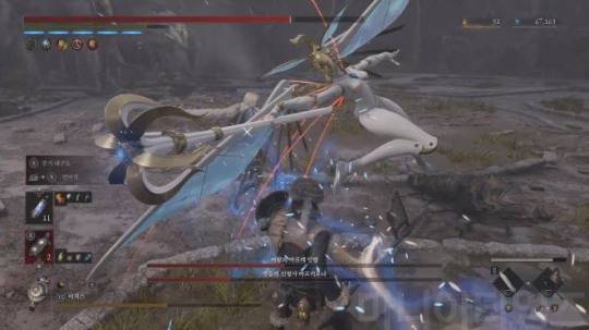 'P의 거짓'의 DLC 첫번째 메인보스 죽음의 인형사 마르키오나. 인형사와 인형이 각각 공격하는데. 가장 잘 만들어진 보스 중 하나로 꼽힌다. 출처 : 네오위즈 'P의 거짓' DLC '서곡' 인게임 화면