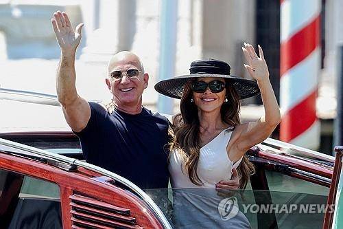 베이조스와 산체스는 26∼28일 사흘 일정으로 베네치아에서 호화 결혼식을 올렸다. [사진출처 = 연합뉴스]