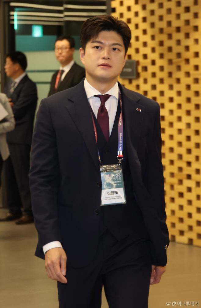 [서울=뉴시스] 김금보 기자 = 김용태 국민의힘 비상대책위원장이 30일 오전 서울 여의도 글래드호텔에서 열린 '한·호주 미래산업포럼'에 특별강연자로 참석하고 있다. 2025.06.30. kgb@newsis.com /사진=김금보