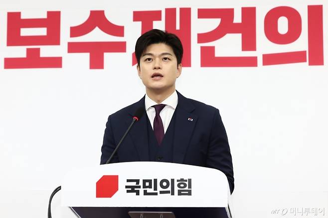 (서울=뉴스1) 김민지 기자 = 김용태 국민의힘 비상대책위원장이 30일 오전 서울 여의도 국회에서 퇴임 기자회견을 하고 있다. 2025.6.30/뉴스1  Copyright (C) 뉴스1. All rights reserved. 무단 전재 및 재배포,  AI학습 이용 금지. /사진=(서울=뉴스1) 김민지 기자