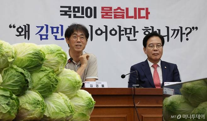 [서울=뉴시스] 김금보 기자 = 김경률(왼쪽) 공인회계사가 30일 오전 서울 여의도 국회에서 열린 김민석 국무총리 후보자 국민청문회에서 발언하고 있다. 2025.06.30. kgb@newsis.com /사진=김금보