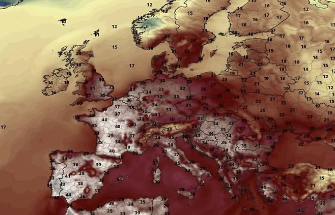 26일(현지시간) 유럽 일대가 열돔에 갇히면서 곳곳에서 기온이 40도를 넘어섰다./사진=X