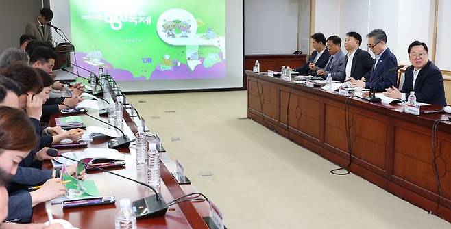 [대전=뉴시스] 조명휘 기자 = 대전 0시축제추진위원회가 30일 시청 중회의실에서 축제운영용역 중간보고회를 열고 있다. (사진= 대전시 제공) 2025.06.30. photo@newsis.com  *재판매 및 DB 금지